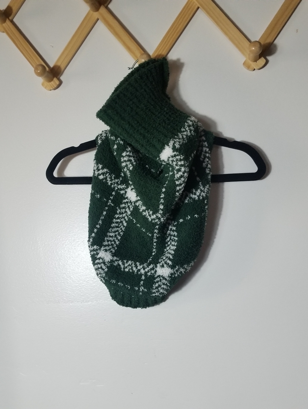 TOMMY BAHAMA DOG COZY GREEN AND WHITE KNIT NECK WARMER SWEATER SIZE SMALL